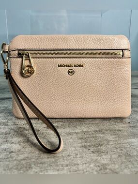 Michael Kors Jet Set Charm Women’s Blush Pink Clutch Wristlet With Flaw